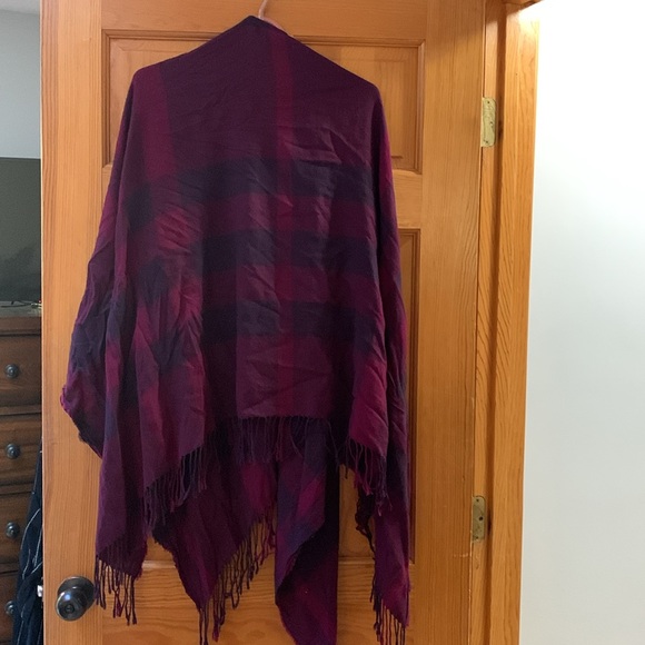 BURBERRY Wrap - Picture 2 of 5